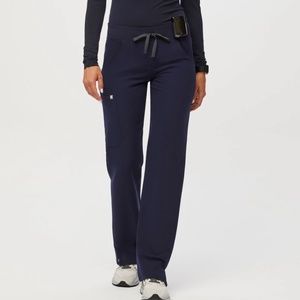 FIGS Women's Kade Cargo Scrub Pants